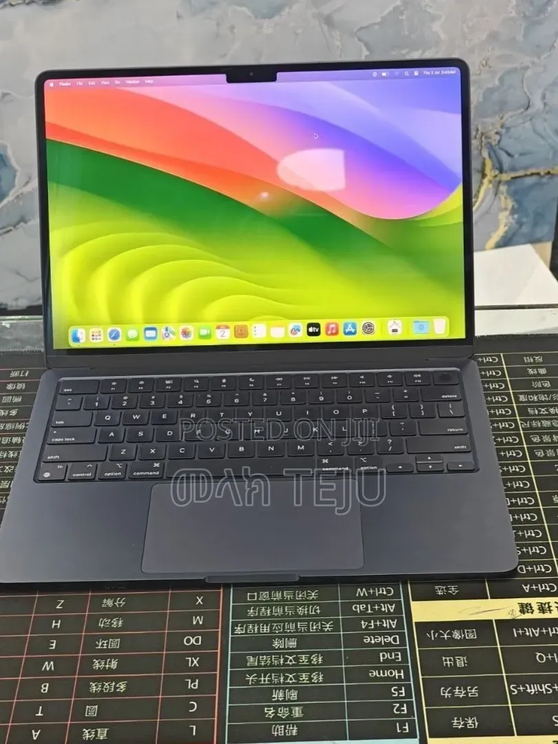 New Laptop Apple MacBook Air 2022 M2 8GB Apple M2 SSD 512GB