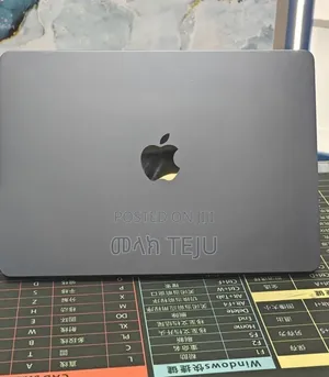 New Laptop Apple MacBook Air 2022 M2 8GB Apple M2 SSD 512GB