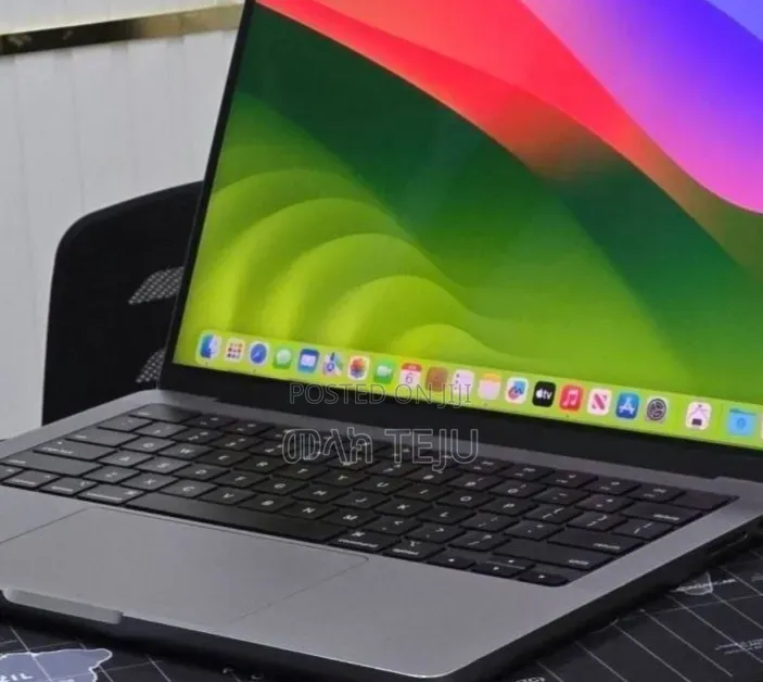 New Laptop Apple MacBook Air 2022 M2 8GB Apple M2 SSD 512GB