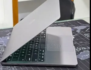 New Laptop Apple MacBook Pro 2022 M2 16GB Apple M2 SSD 512GB