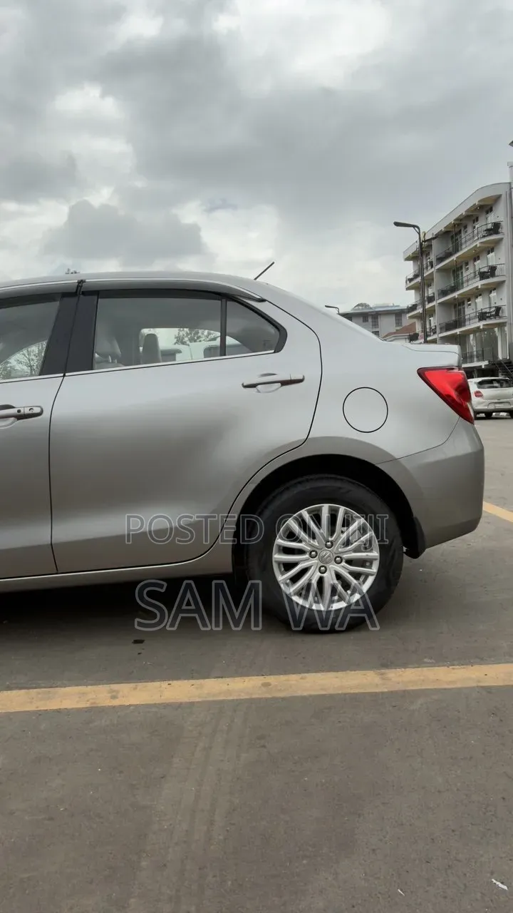 Suzuki Dzire 2022 Silver
