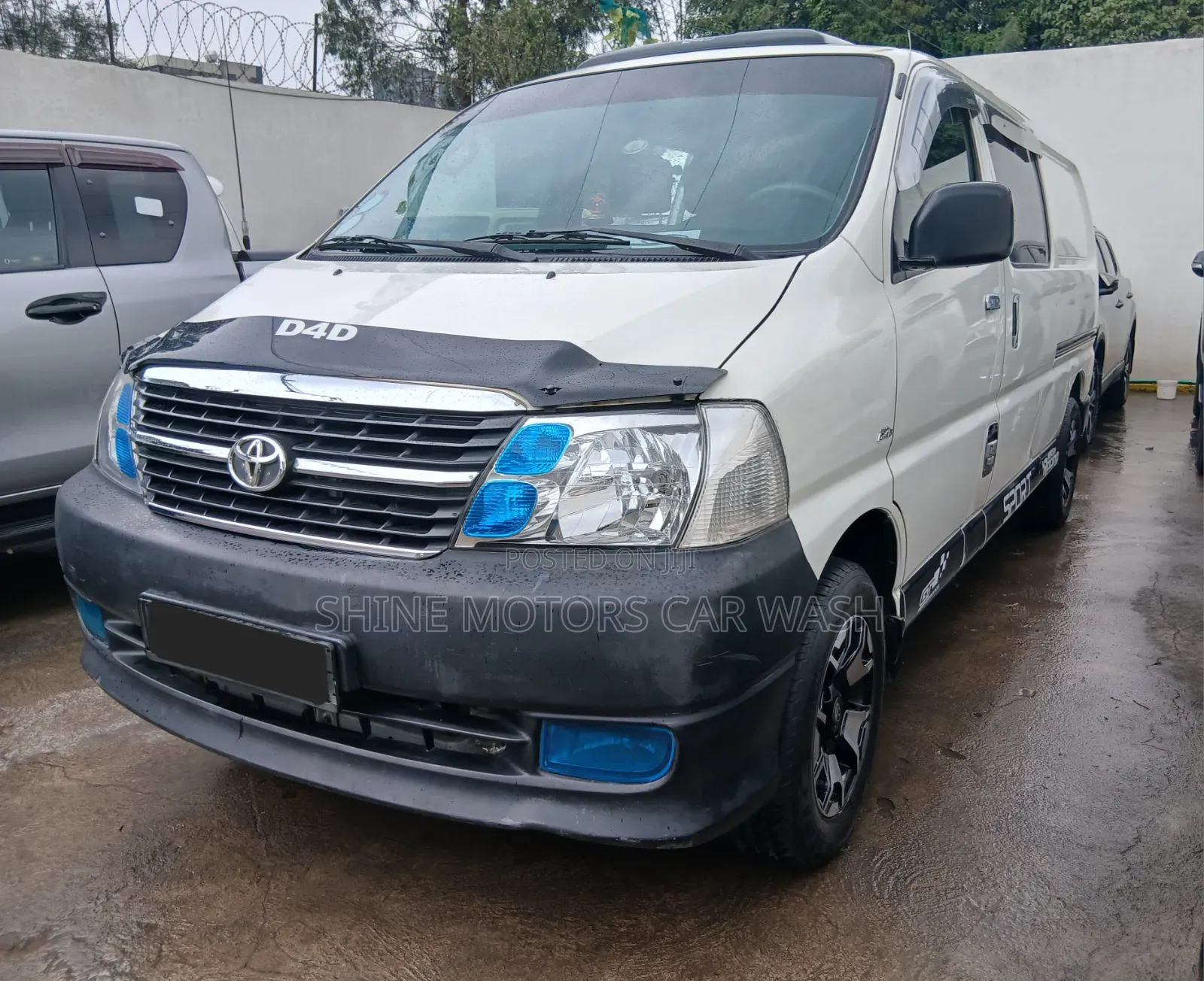 Toyota HiAce 2011 White