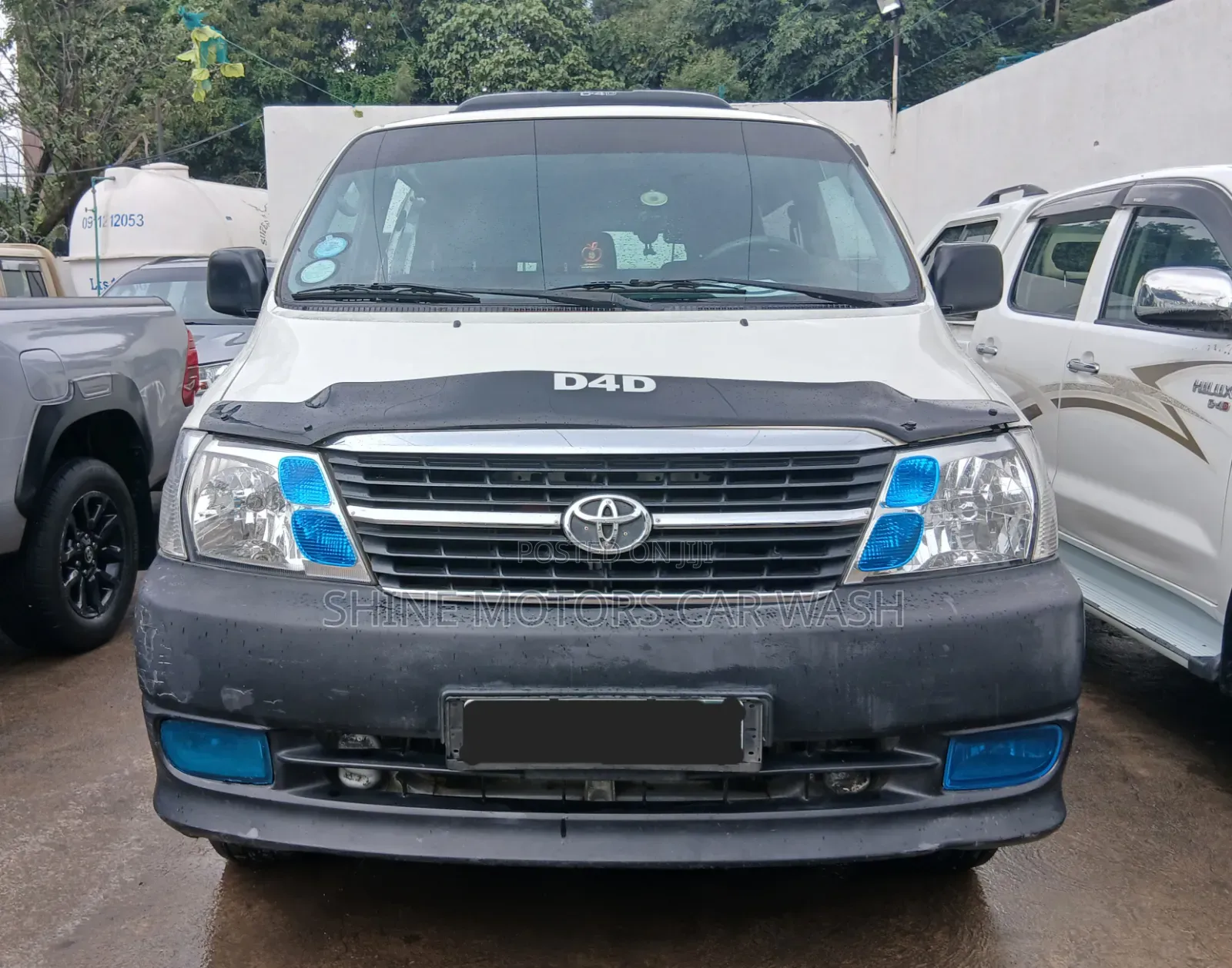 Toyota HiAce 2011 White