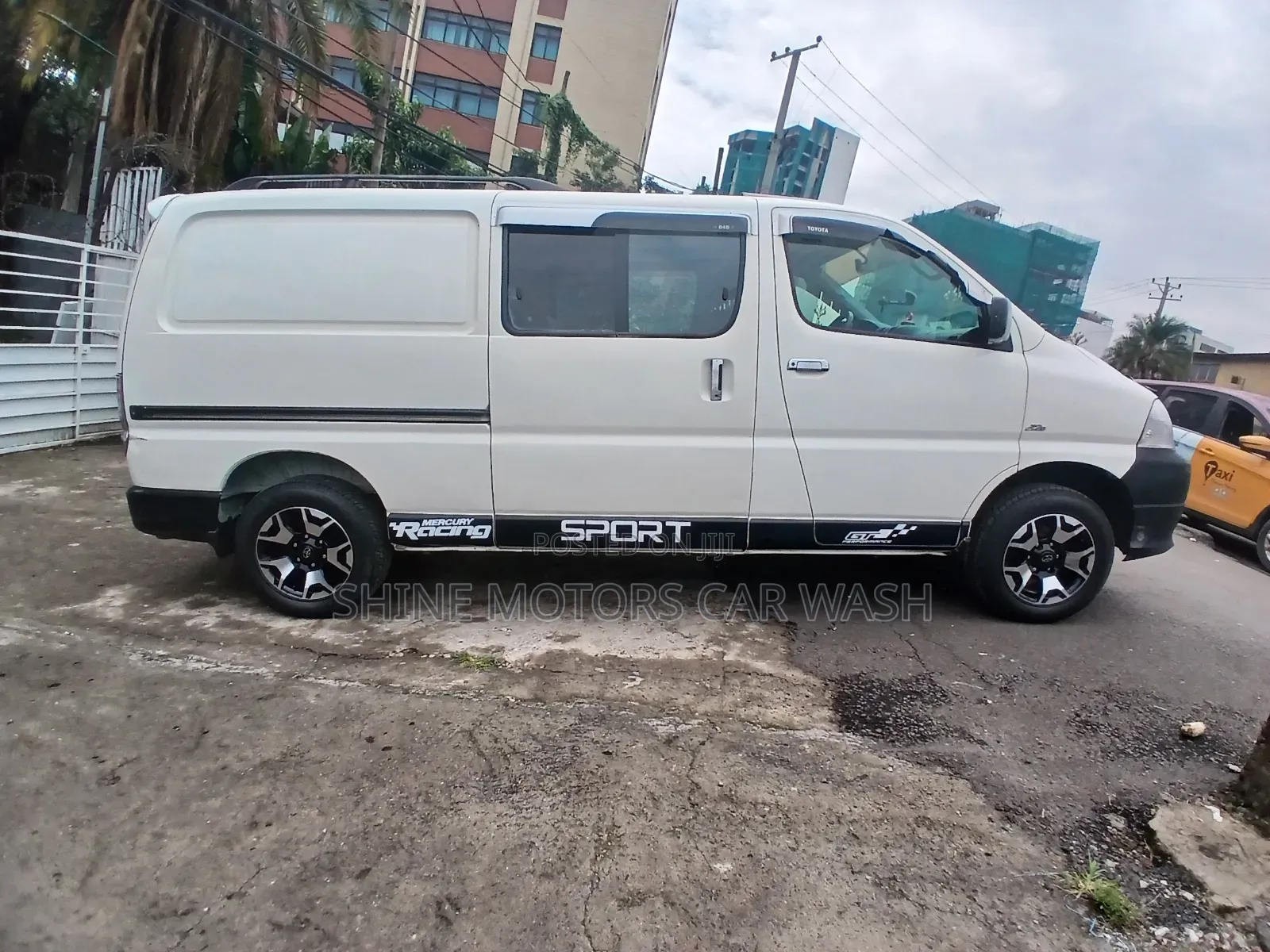 Toyota HiAce 2011 White
