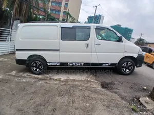 Toyota HiAce 2011 White
