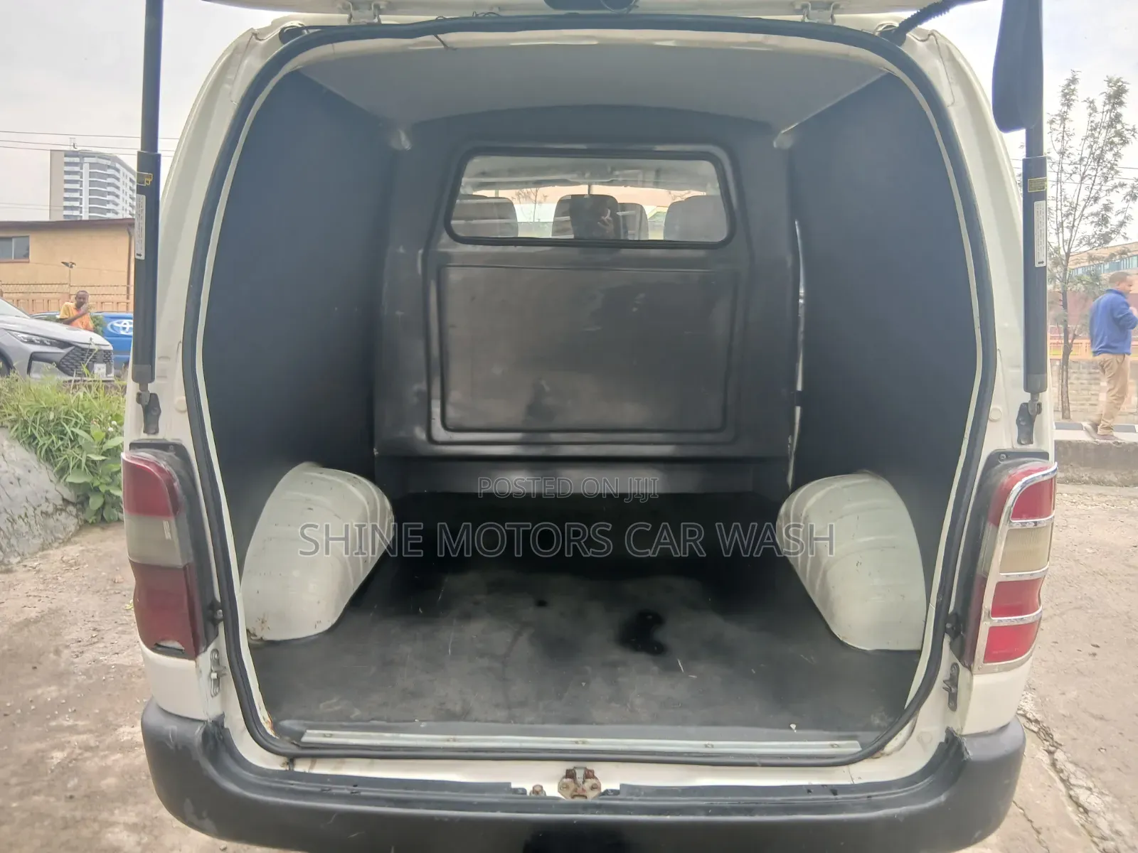 Toyota HiAce 2011 White