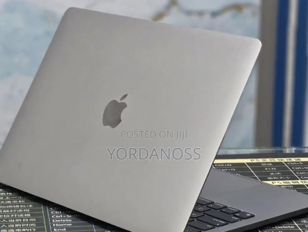 New Laptop Apple MacBook Pro 2022 M2 8GB Apple M2 SSD 512GB
