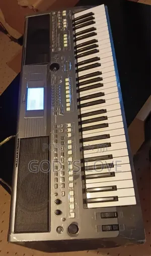 Yamaha PSR S670