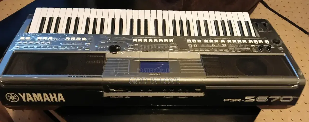 Yamaha PSR S670