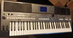 Yamaha PSR S670