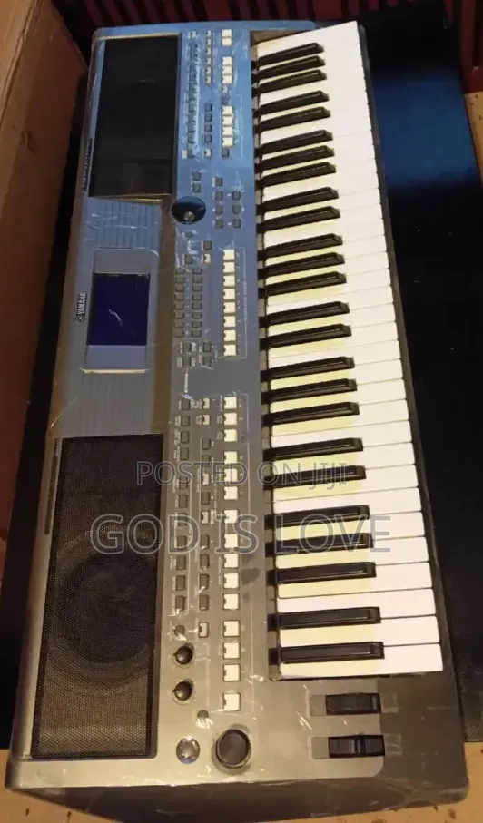 Yamaha PSR S670