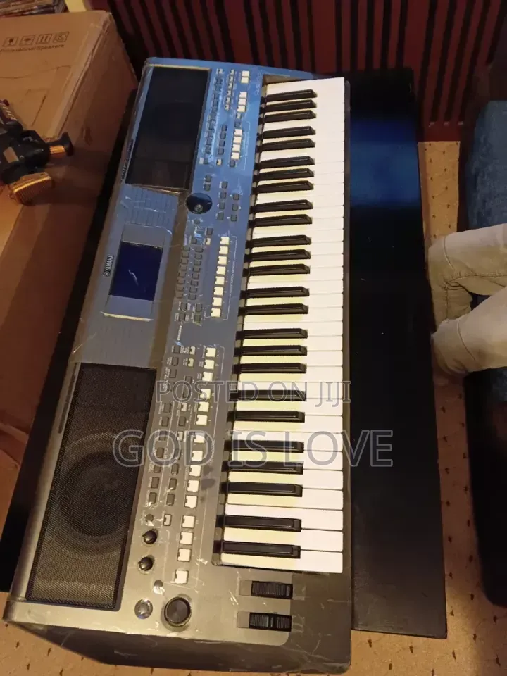 Yamaha PSR S670