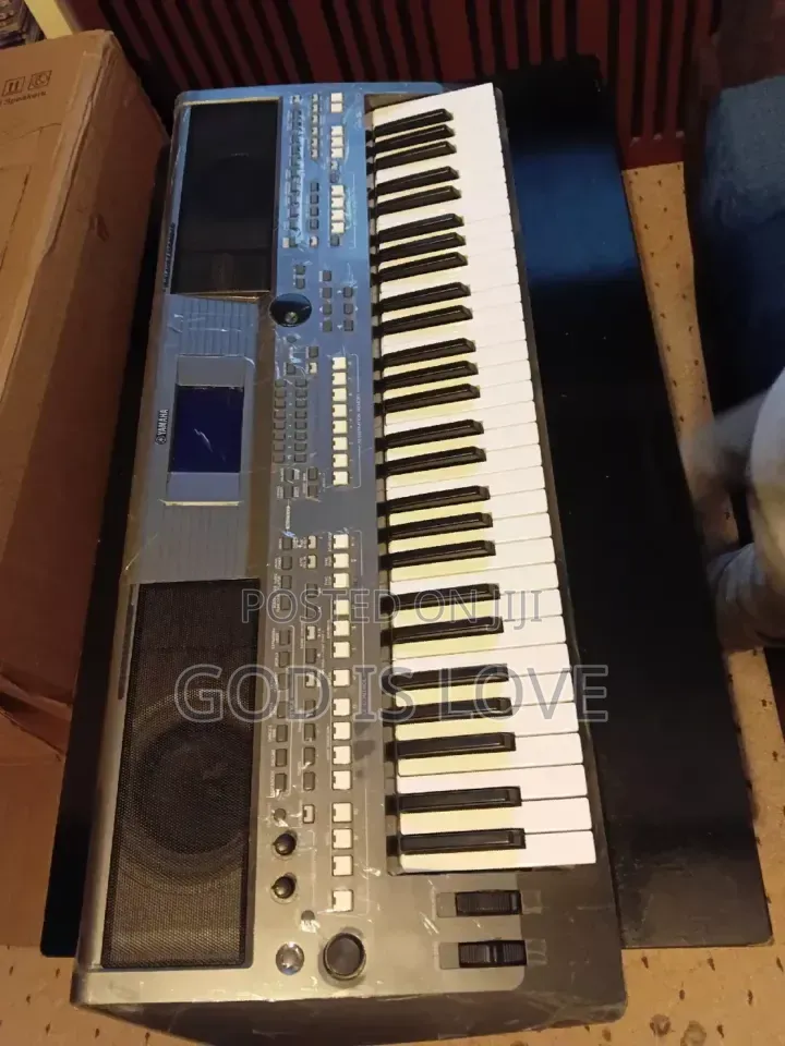 Yamaha PSR S670