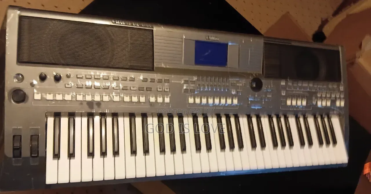 Yamaha PSR S670