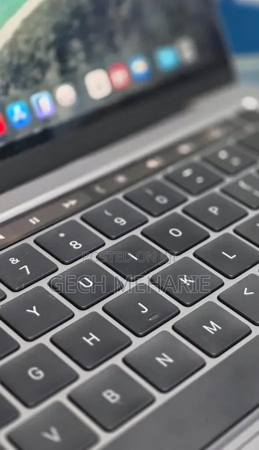 New Laptop Apple MacBook Pro 2022 M2 8GB Apple M2 SSD 512GB