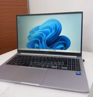 New Laptop Samsung Galaxy Book4 16GB Intel Core i5 SSD 512GB
