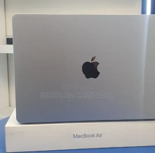 New Laptop Apple MacBook Air 2025 M4 16GB Apple M4 SSD 512GB