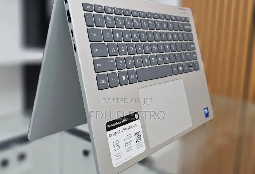 New Laptop HP OmniBook 5 Flip 16GB Intel Core i7 SSD 1T