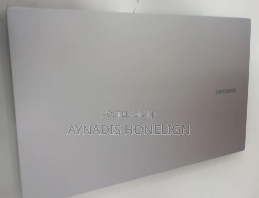 New Laptop Samsung 8GB Intel Core i5 SSD 512GB
