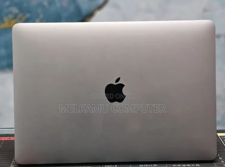 New Laptop Apple MacBook Pro 2022 M2 8GB Apple M2 SSD 512GB