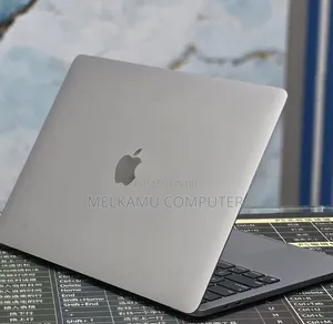 New Laptop Apple MacBook Pro 2022 M2 8GB Apple M2 SSD 512GB