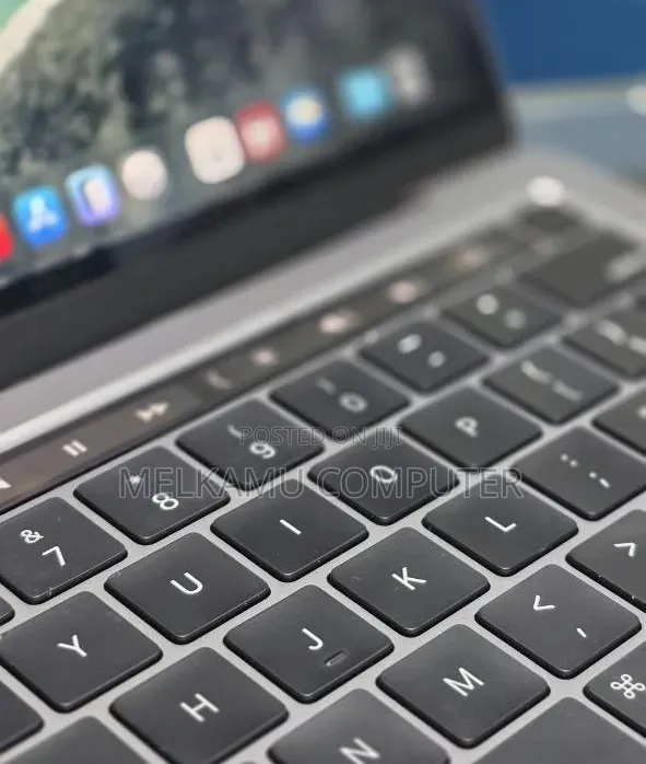 New Laptop Apple MacBook Pro 2022 M2 8GB Apple M2 SSD 512GB