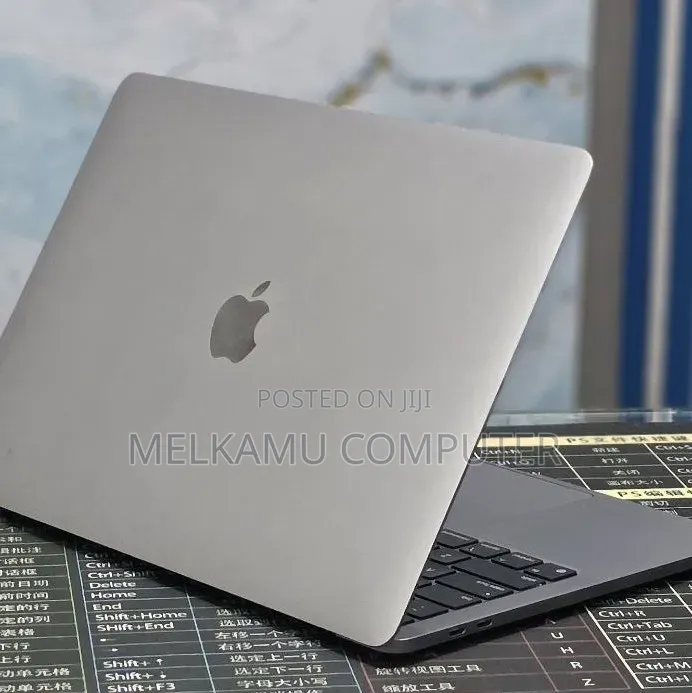 New Laptop Apple MacBook Pro 2022 M2 8GB Apple M2 SSD 512GB