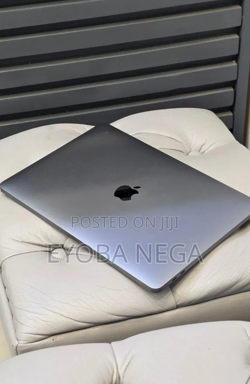 New Laptop Apple MacBook Pro 2019 16GB Intel Core i7 SSD 512GB