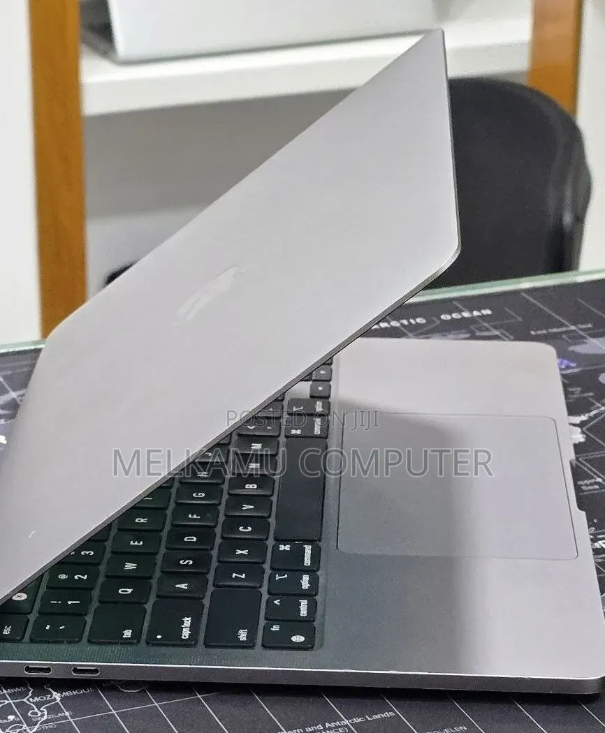 New Laptop Apple MacBook Pro 2022 M2 16GB Apple M2 SSD 512GB