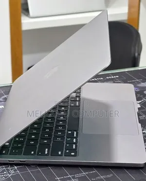New Laptop Apple MacBook Pro 2022 M2 16GB Apple M2 SSD 512GB