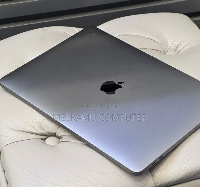 New Laptop Apple MacBook Pro 2019 16GB Intel Core i7 SSD 512GB