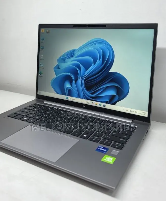 New Laptop HP ZBook Firefly G9 16GB Intel Core i7 SSD 512GB