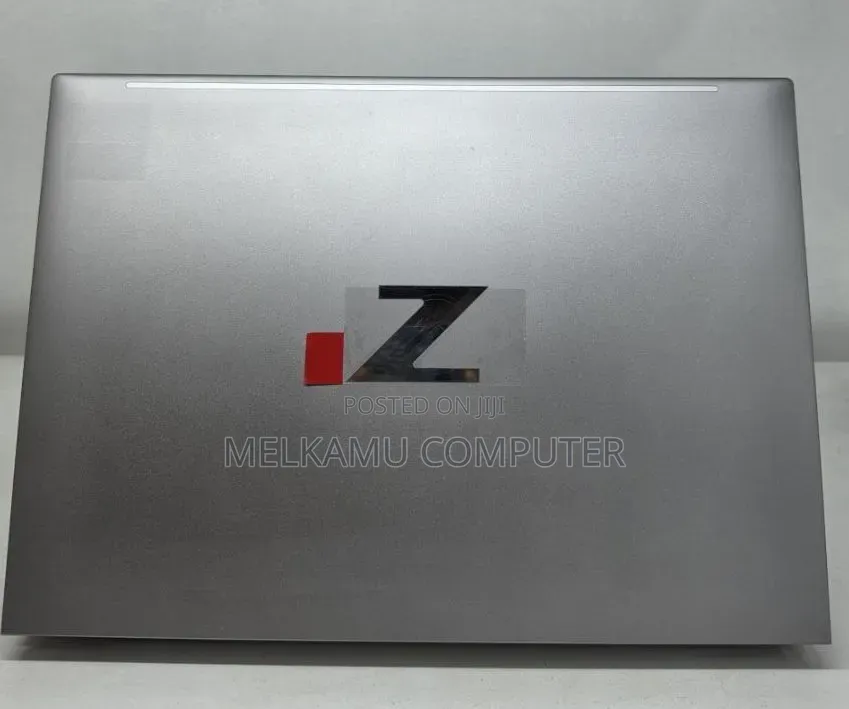 New Laptop HP ZBook Firefly G9 16GB Intel Core i7 SSD 512GB