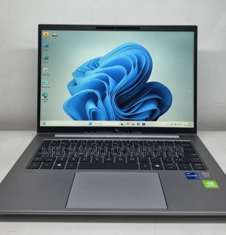 New Laptop HP ZBook Firefly G9 16GB Intel Core i7 SSD 512GB