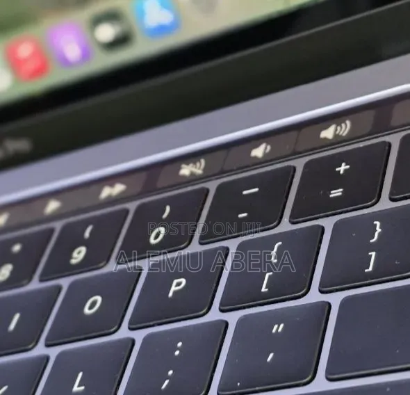 New Laptop Apple MacBook Pro 2019 16GB Intel Core i5 SSD 512GB