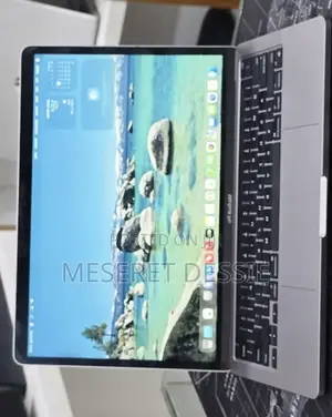 New Laptop Apple MacBook Pro 2022 M2 16GB Apple M2 SSD 512GB