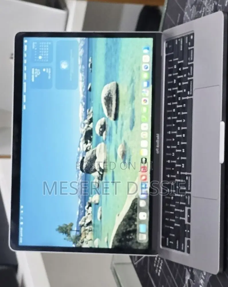 New Laptop Apple MacBook Pro 2022 M2 16GB Apple M2 SSD 512GB