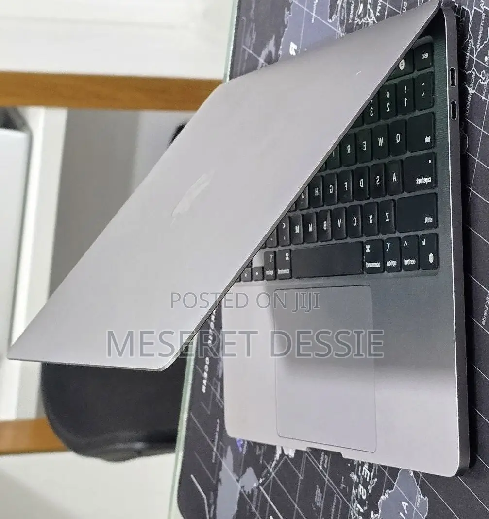 New Laptop Apple MacBook Pro 2022 M2 16GB Apple M2 SSD 512GB
