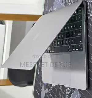 New Laptop Apple MacBook Pro 2022 M2 16GB Apple M2 SSD 512GB