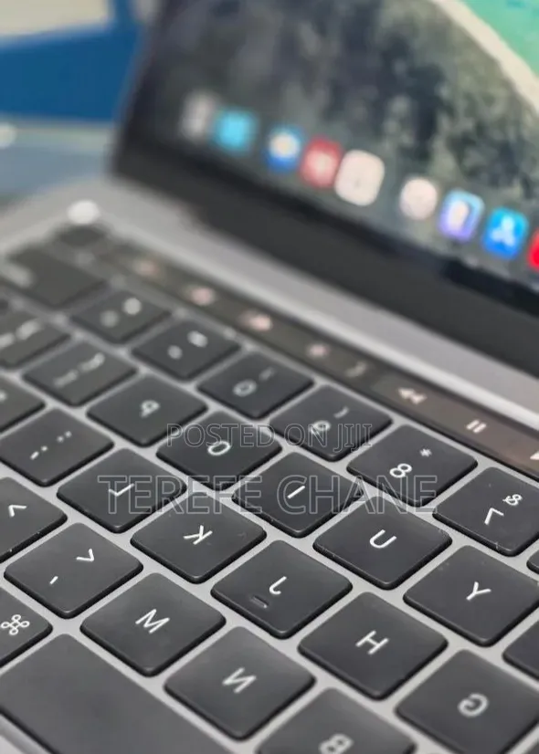 New Laptop Apple MacBook Pro 2022 M2 8GB Intel Core M2 SSD 512GB