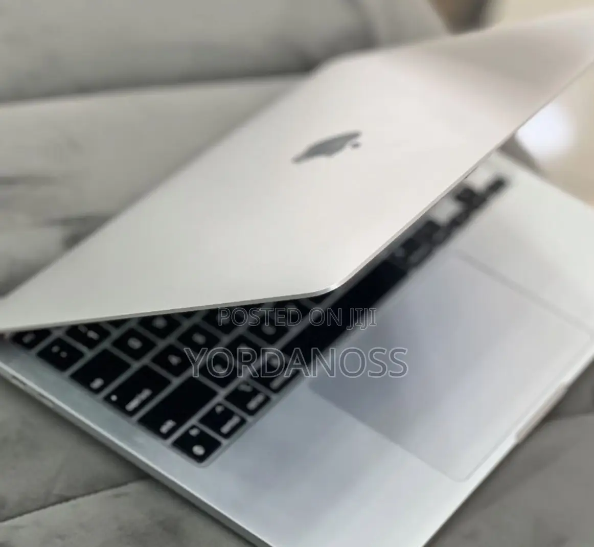 New Laptop Apple MacBook Pro 2022 M2 8GB Apple M2 SSD 512GB