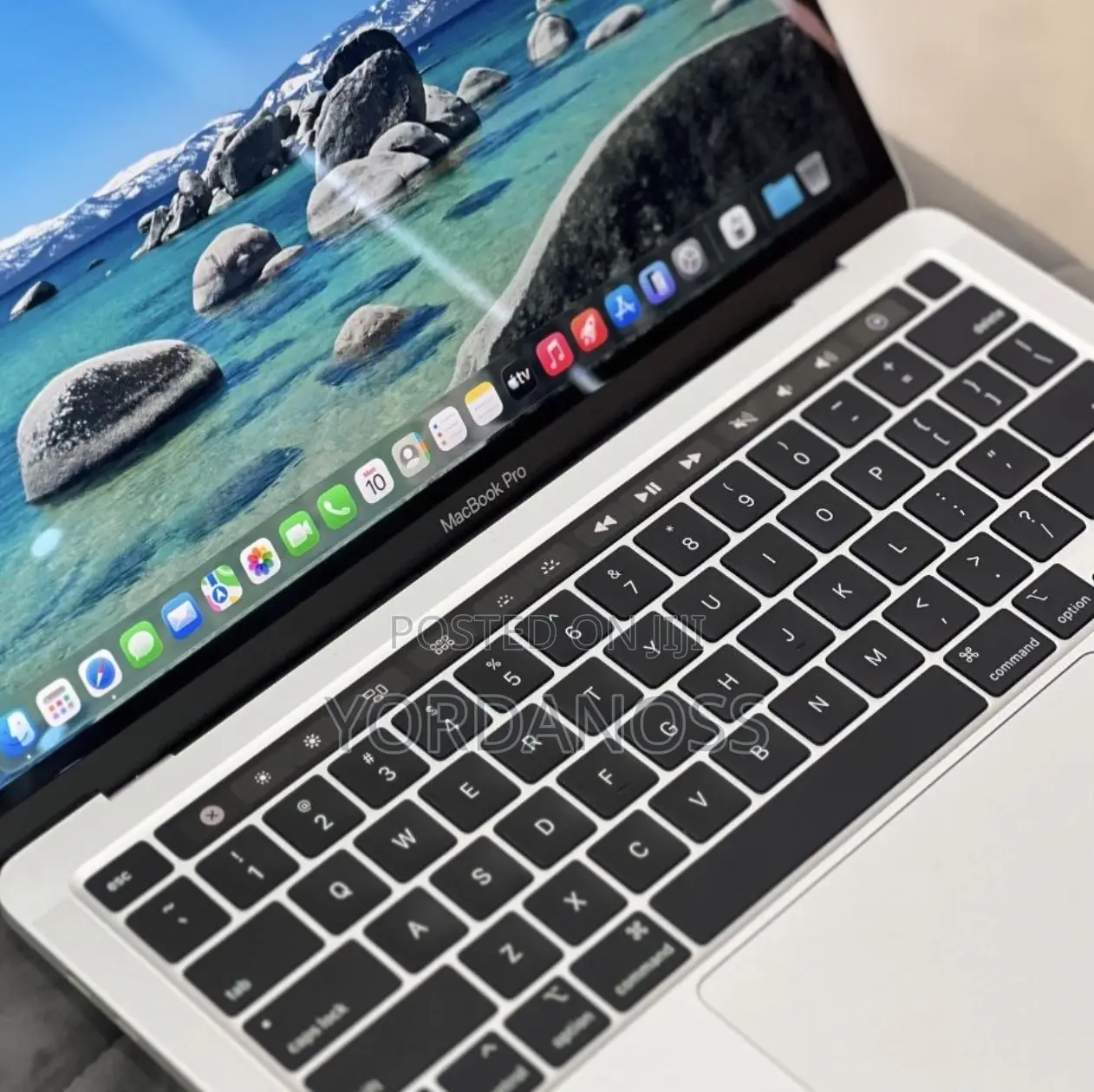 New Laptop Apple MacBook Pro 2022 M2 8GB Apple M2 SSD 512GB