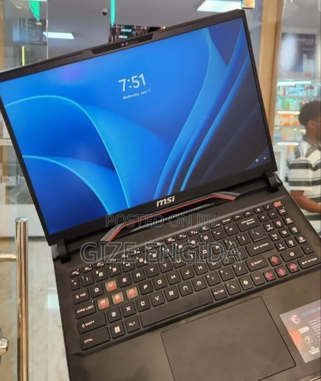New Laptop MSI Raider GE68HX 13VI-202US 16GB Intel Core i9 SSD 1T
