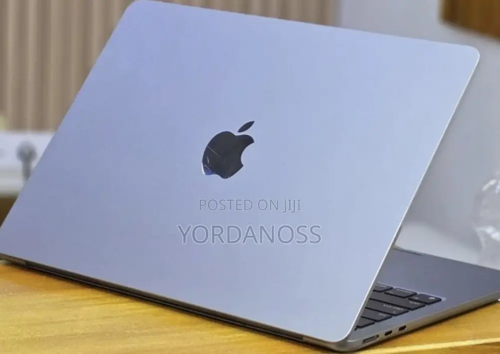 New Laptop Apple MacBook Air 2022 M2 8GB Apple M2 SSD 512GB