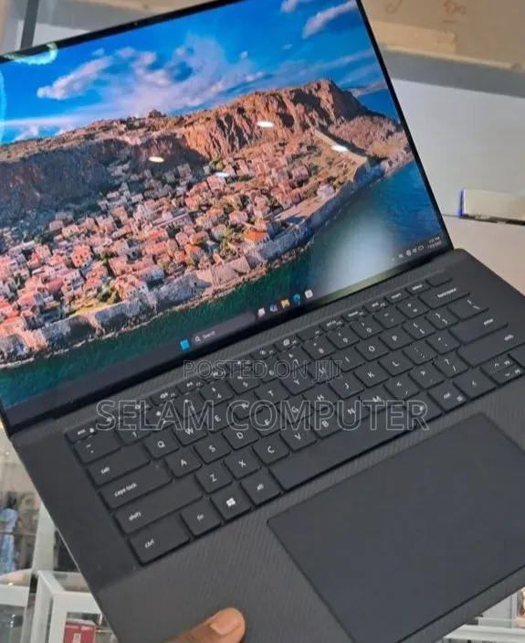 New Laptop Dell Precision 3540 16GB Intel Core i7 SSD 512GB