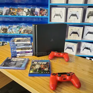 PS4 Slim – 5 Games + Original Controllers
