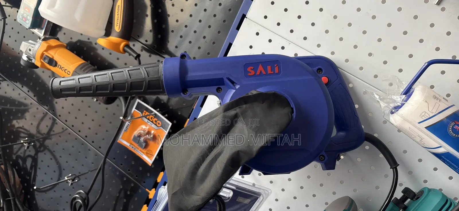 Sali Blower