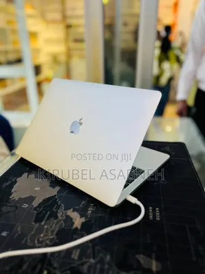 New Laptop Apple MacBook Pro 2020 M1 16GB Apple M1 Pro SSD 256GB