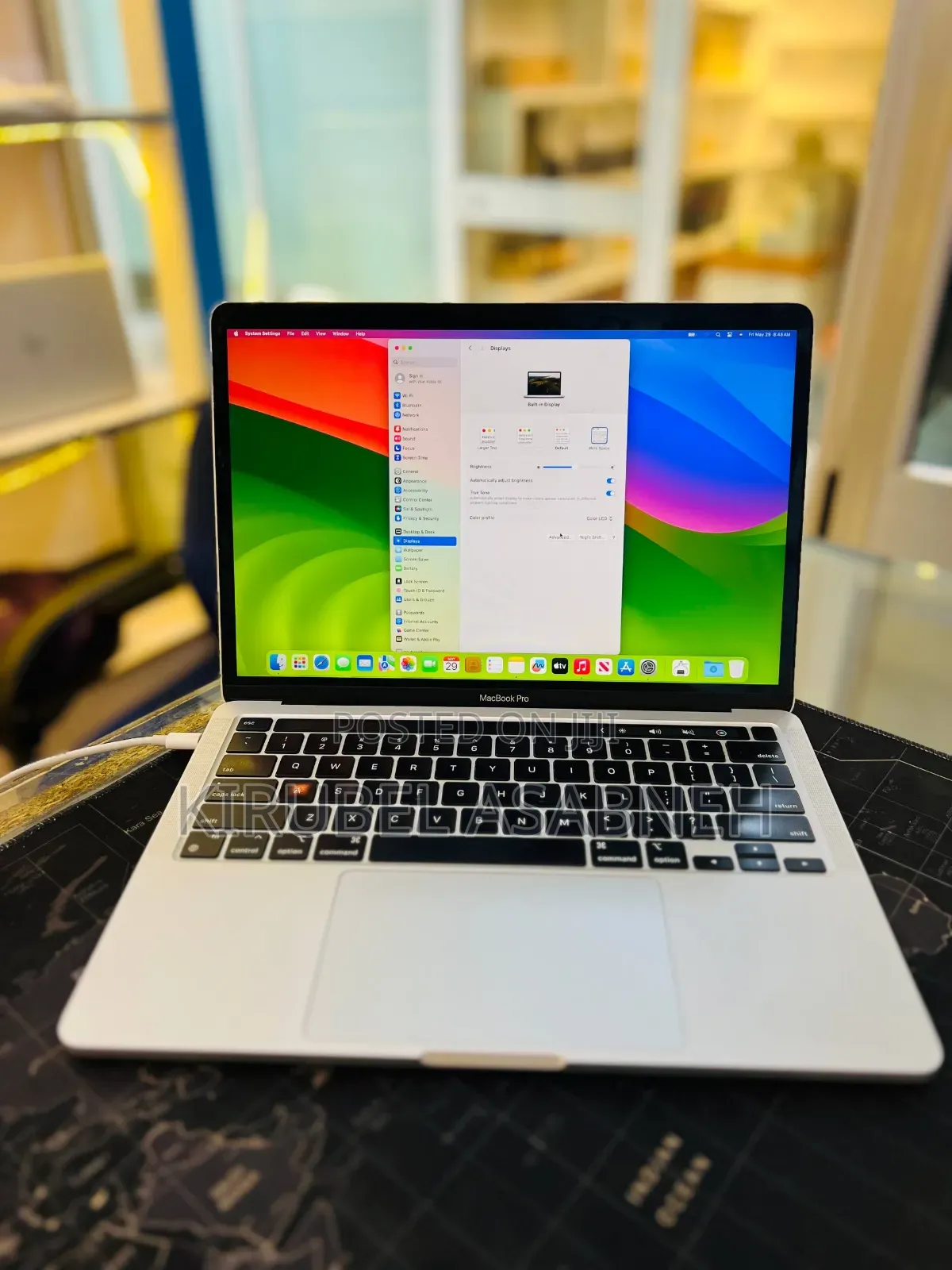 New Laptop Apple MacBook Pro 2020 M1 16GB Apple M1 Pro SSD 256GB