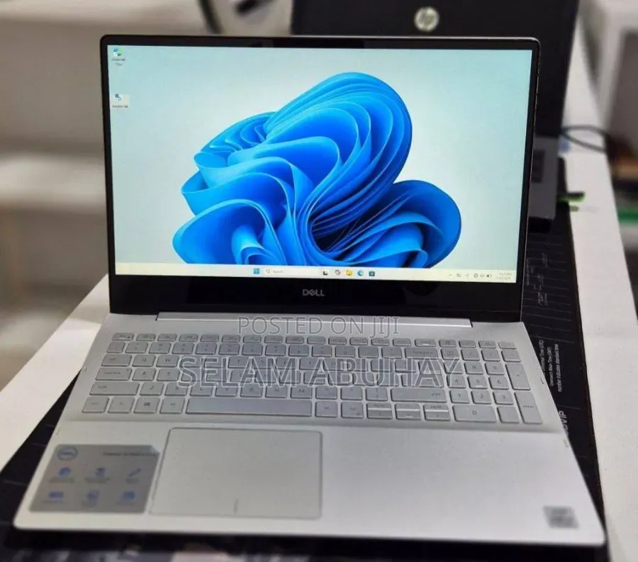 New Laptop Dell Inspiron 15 8GB Intel Core i5 SSD 256GB